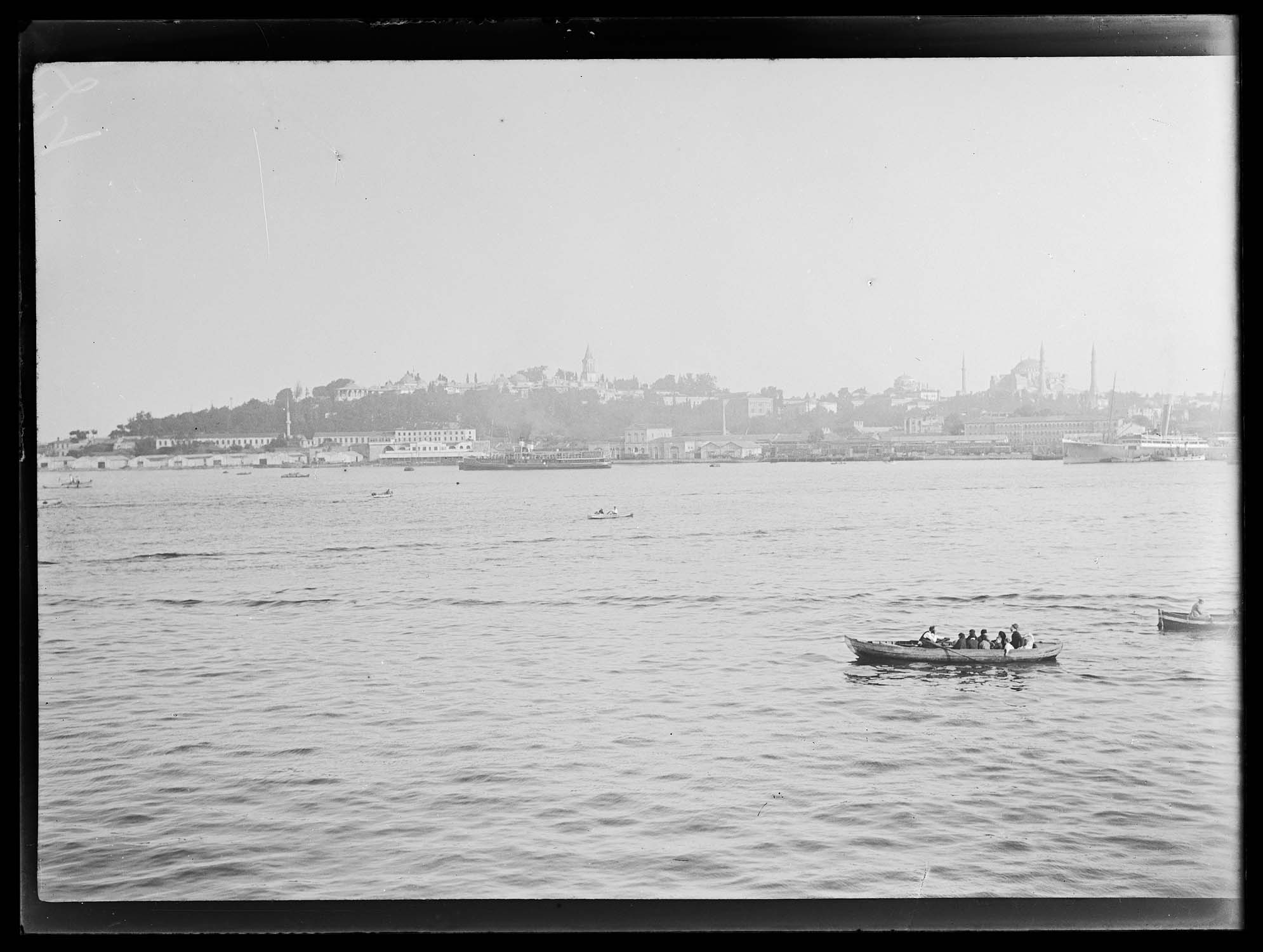 Vue d'ensemble, avec le palais de Topkapi au second plan